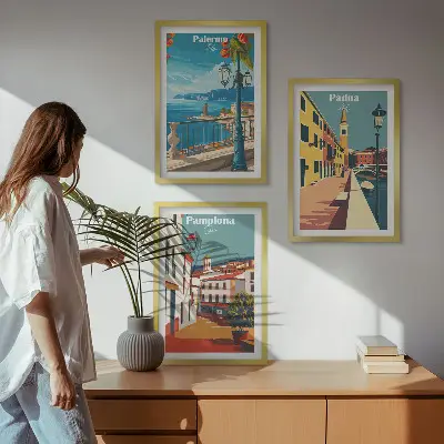 Gerahmtes Bilderset mit Retro-Stadtillustrationen