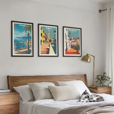 Gerahmtes Bilderset mit Retro-Stadtillustrationen