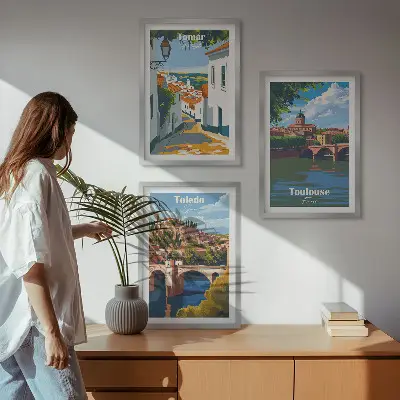 Gerahmtes Bilderset mit Retro-Stadtgrafiken