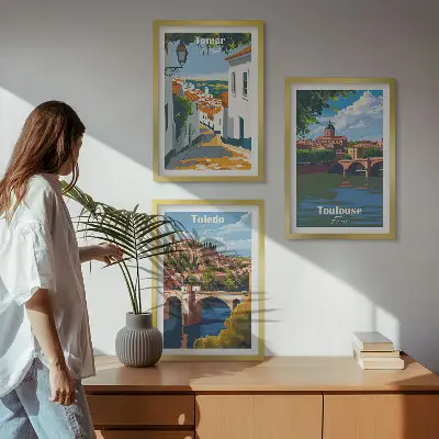 Gerahmtes Bilderset mit Retro-Stadtgrafiken