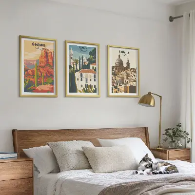 Gerahmtes Bilderset mit Ansichten von Sedona, Sintra und Valletta im Retro-Stil