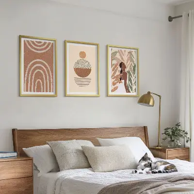 Gerahmtes Bilderset mit stilvollen Pflanzenmustern und geometrischen Motiven