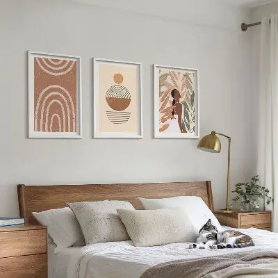 Gerahmtes Bilderset mit stilvollen Pflanzenmustern und geometrischen Motiven