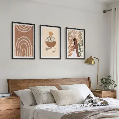 Gerahmtes Bilderset mit stilvollen Pflanzenmustern und geometrischen Motiven