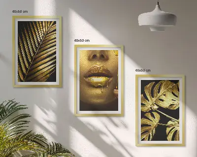 Mund einer Frau mit Monstera-Palme 3er-Set Wandbilder mit Rahmen