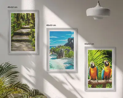 Gerahmtes Bilderset mit tropischem Wald und Wasserfall-Motiv