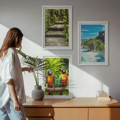 Gerahmtes Bilderset mit tropischem Wald und Wasserfall-Motiv