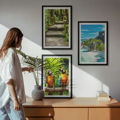 Gerahmtes Bilderset mit tropischem Wald und Wasserfall-Motiv
