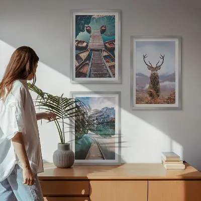 Gerahmtes Bilderset mit Motiven von Seebooten, Hirschen und Bergen
