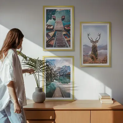 Gerahmtes Bilderset mit Motiven von Seebooten, Hirschen und Bergen