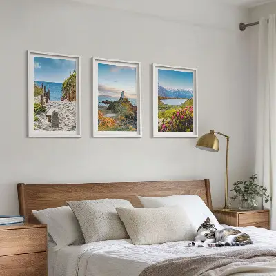 Bilder-3er-Set mit Rahmen mit Motiven von Strand, Leuchtturm, Bergen und Blumen