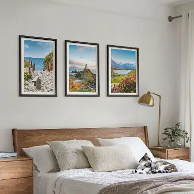 Bilder-3er-Set mit Rahmen mit Motiven von Strand, Leuchtturm, Bergen und Blumen