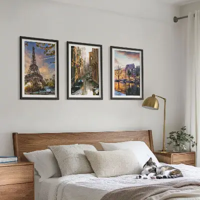 Bilder-3er-Set mit Rahmen mit Motiven vom Eiffelturm, Venedig und Amsterdamer Kanälen