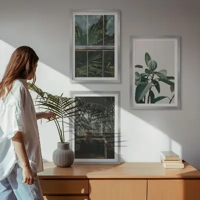 Gerahmtes Bilderset mit grünen Blättern einer Fensterpflanze