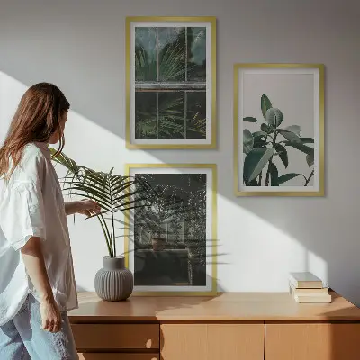 Gerahmtes Bilderset mit grünen Blättern einer Fensterpflanze