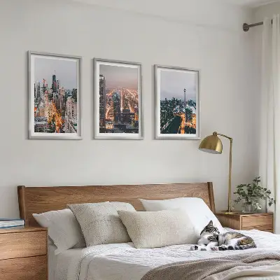 Gerahmtes Bilderset mit Motiven von Städten bei Nacht, Wolkenkratzern und Lichtspielen