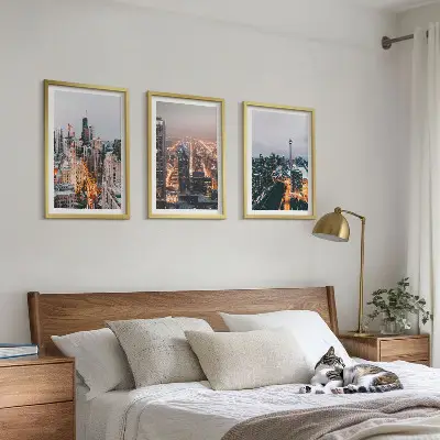 Gerahmtes Bilderset mit Motiven von Städten bei Nacht, Wolkenkratzern und Lichtspielen