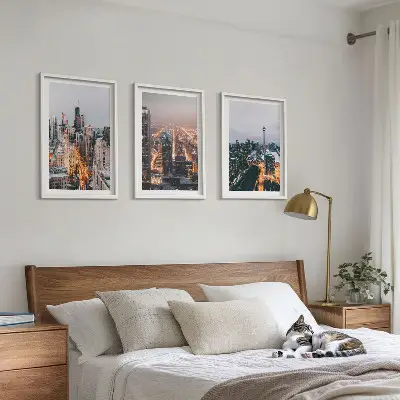 Gerahmtes Bilderset mit Motiven von Städten bei Nacht, Wolkenkratzern und Lichtspielen
