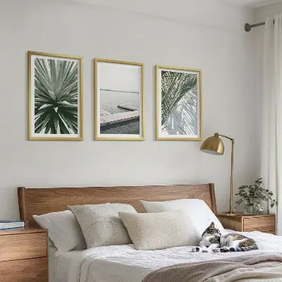 Palmenblätter und Holzbrücke gerahmtes Bilderset