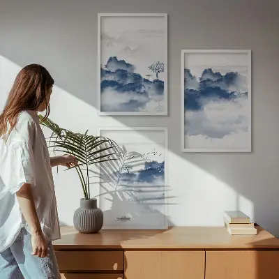 Gerahmtes Bilderset mit Motiven von Bergen, Wolken, Bäumen und Vögeln