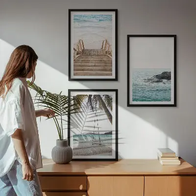 Gerahmtes Bilderset Treppe am Strand mit Meerblick und Schaukel