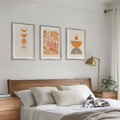 Gerahmtes Bilderset mit abstrakten orangen Formen