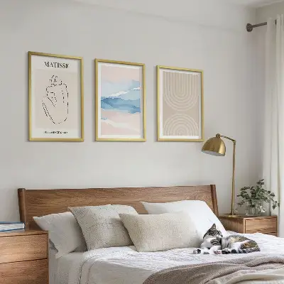 Bilder-3er-Set mit Rahmen Linien, Wellen und pastellfarbener Minimalismus