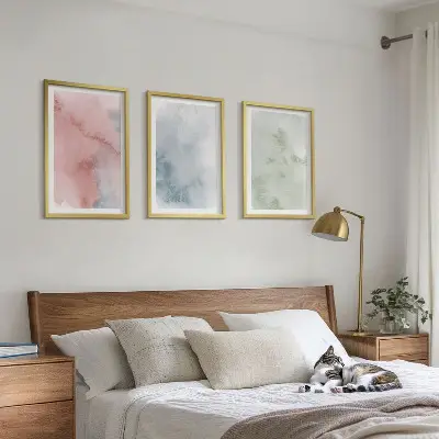 Gerahmtes Bilderset mit pastellfarbenen Aquarellstrukturen