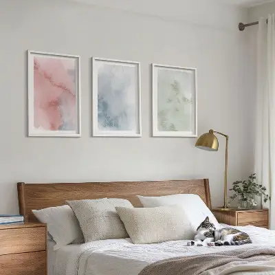 Gerahmtes Bilderset mit pastellfarbenen Aquarellstrukturen