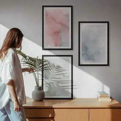 Gerahmtes Bilderset mit pastellfarbenen Aquarellstrukturen