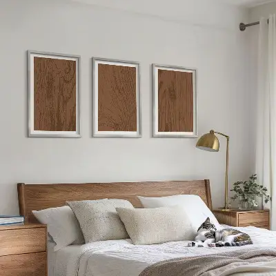 Gerahmtes Bilderset mit Holzstruktur und Rindenmotiv im minimalistischen Stil