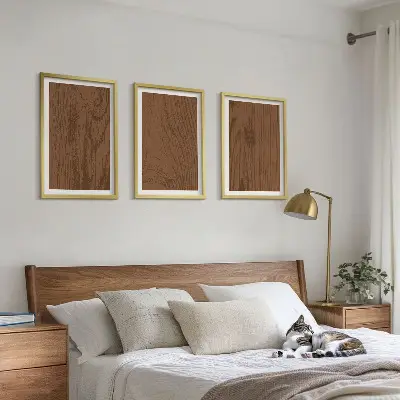 Gerahmtes Bilderset mit Holzstruktur und Rindenmotiv im minimalistischen Stil