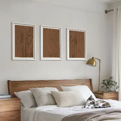 Gerahmtes Bilderset mit Holzstruktur und Rindenmotiv im minimalistischen Stil