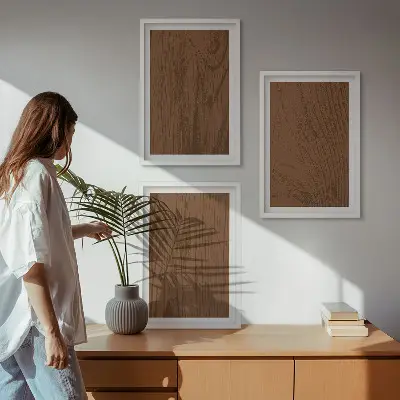 Gerahmtes Bilderset mit Holzstruktur und Rindenmotiv im minimalistischen Stil