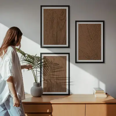 Gerahmtes Bilderset mit Holzstruktur und Rindenmotiv im minimalistischen Stil