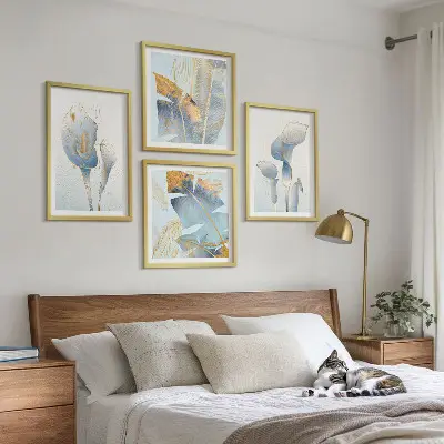 Wanddekoration-Set mit Motiv blaue Blumen im Hintergrund