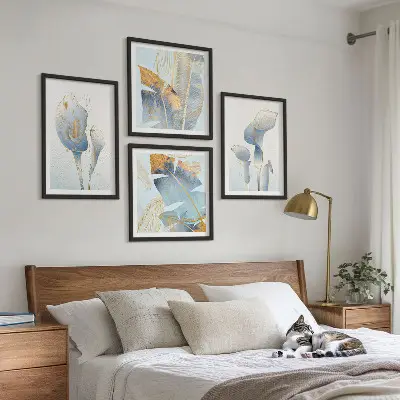 Wanddekoration-Set mit Motiv blaue Blumen im Hintergrund