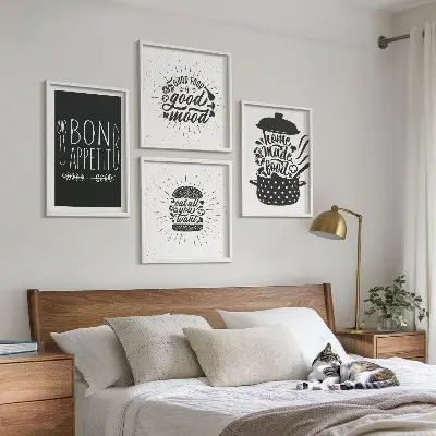 Wanddeko-Set mit Grafiken von Lebensmitteln und kulinarischen Slogans