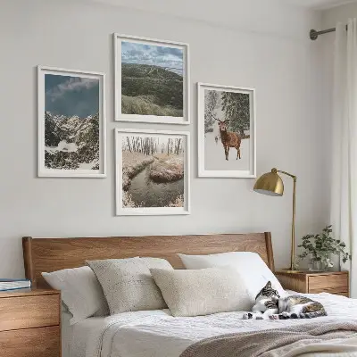 Wanddeko-Set mit Bergen, Schnee, Hirschen und Waldlandschaft