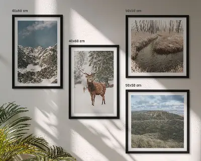 Wanddeko-Set mit Bergen, Schnee, Hirschen und Waldlandschaft