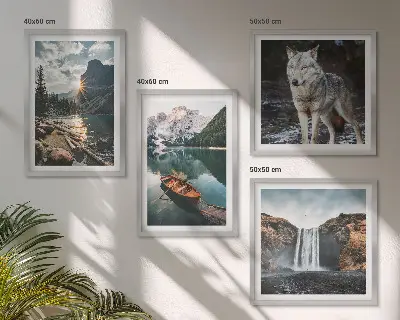 Polyptychon mit Rahmen mit Motiven von Bergen, Seen, Wasserfall und Wolf
