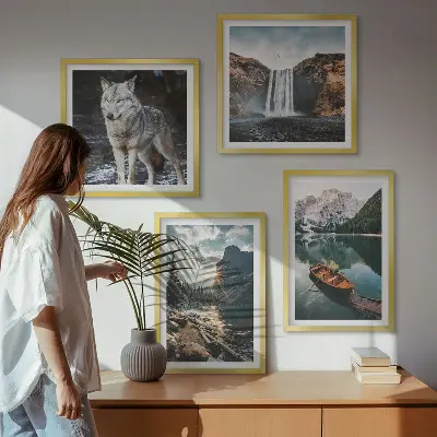 Polyptychon mit Rahmen mit Motiven von Bergen, Seen, Wasserfall und Wolf