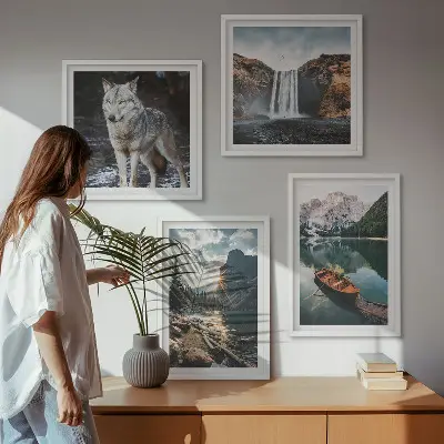 Polyptychon mit Rahmen mit Motiven von Bergen, Seen, Wasserfall und Wolf