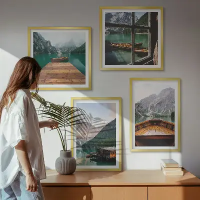 Polyptychon mit Rahmen mit Berglandschaften, Ferienhäusern und Booten