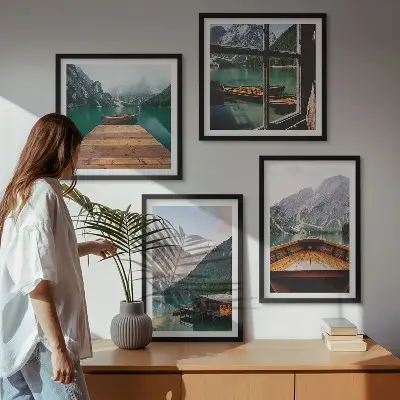 Polyptychon mit Rahmen mit Berglandschaften, Ferienhäusern und Booten