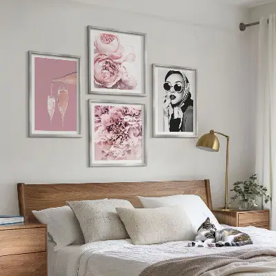 Wanddeko-Set mit Blumenmotiven wie Pfingstrosen und Rosen für ein elegantes Ambiente
