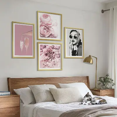 Wanddeko-Set mit Blumenmotiven wie Pfingstrosen und Rosen für ein elegantes Ambiente