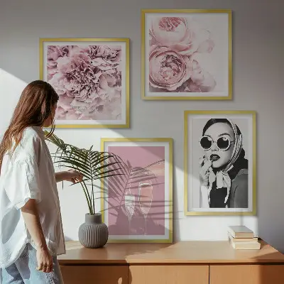 Wanddeko-Set mit Blumenmotiven wie Pfingstrosen und Rosen für ein elegantes Ambiente