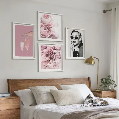 Wanddeko-Set mit Blumenmotiven wie Pfingstrosen und Rosen für ein elegantes Ambiente
