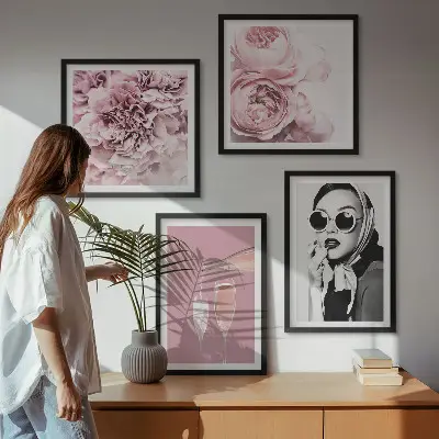 Wanddeko-Set mit Blumenmotiven wie Pfingstrosen und Rosen für ein elegantes Ambiente